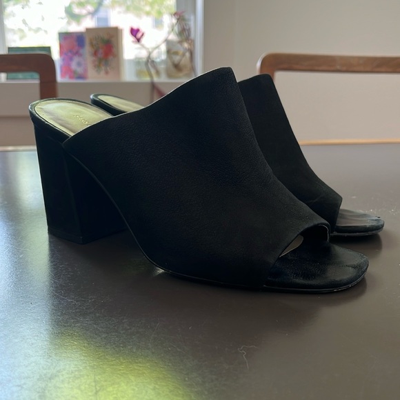 SAKS FIFTH AVE black pumps - Picture 2 of 12